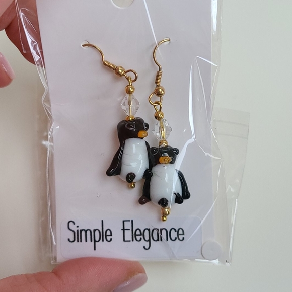 Simple Elegance hand made Christmas earrings - Picture 4 of 9